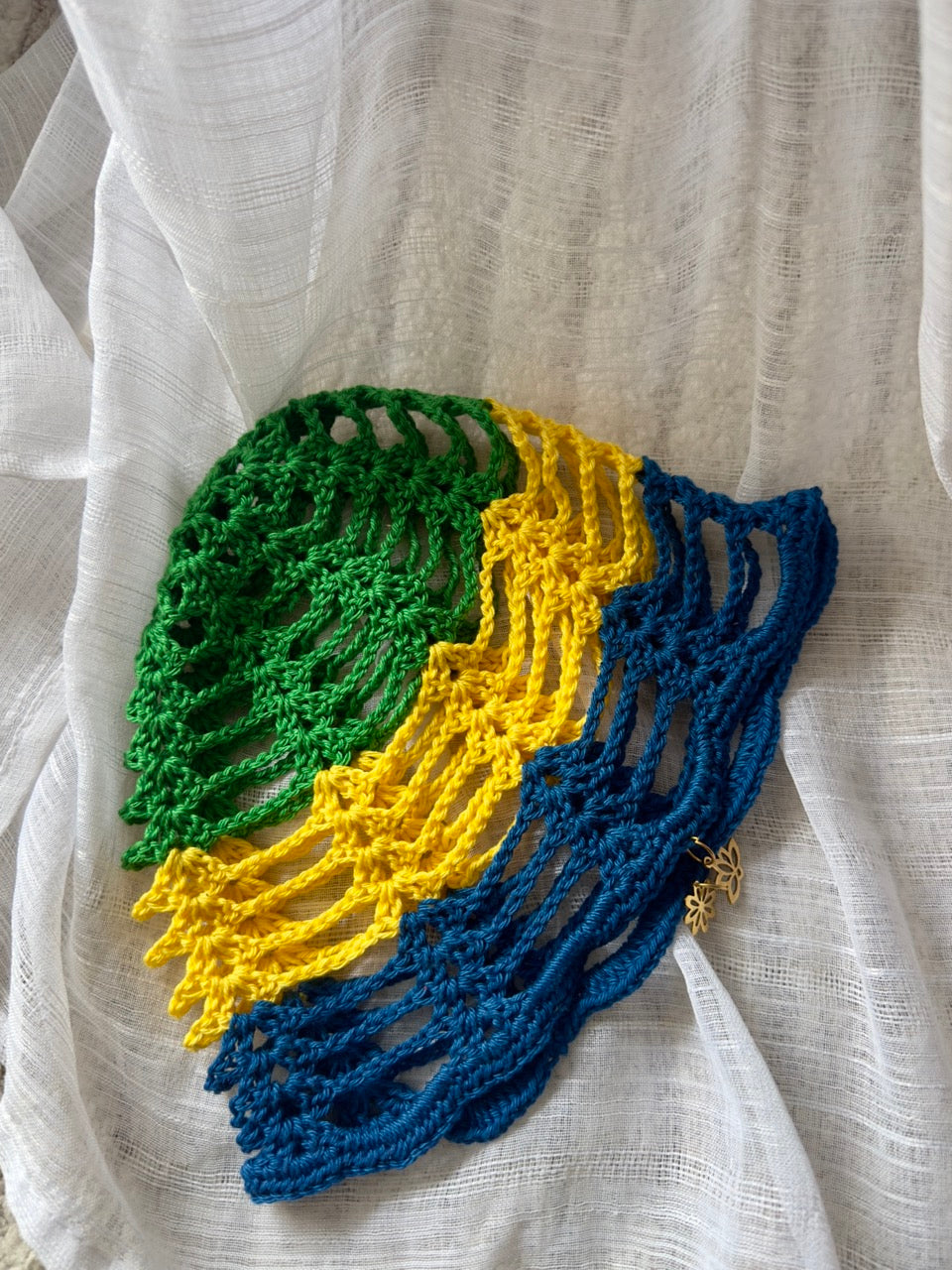 Bonnet filet en crochet « Samba »